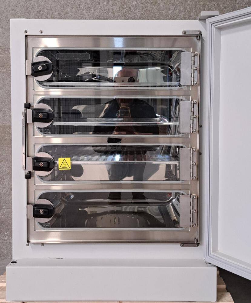 NuAire NU-5741 CO² / O² incubator met sterilisatiecyclus en RH regeling