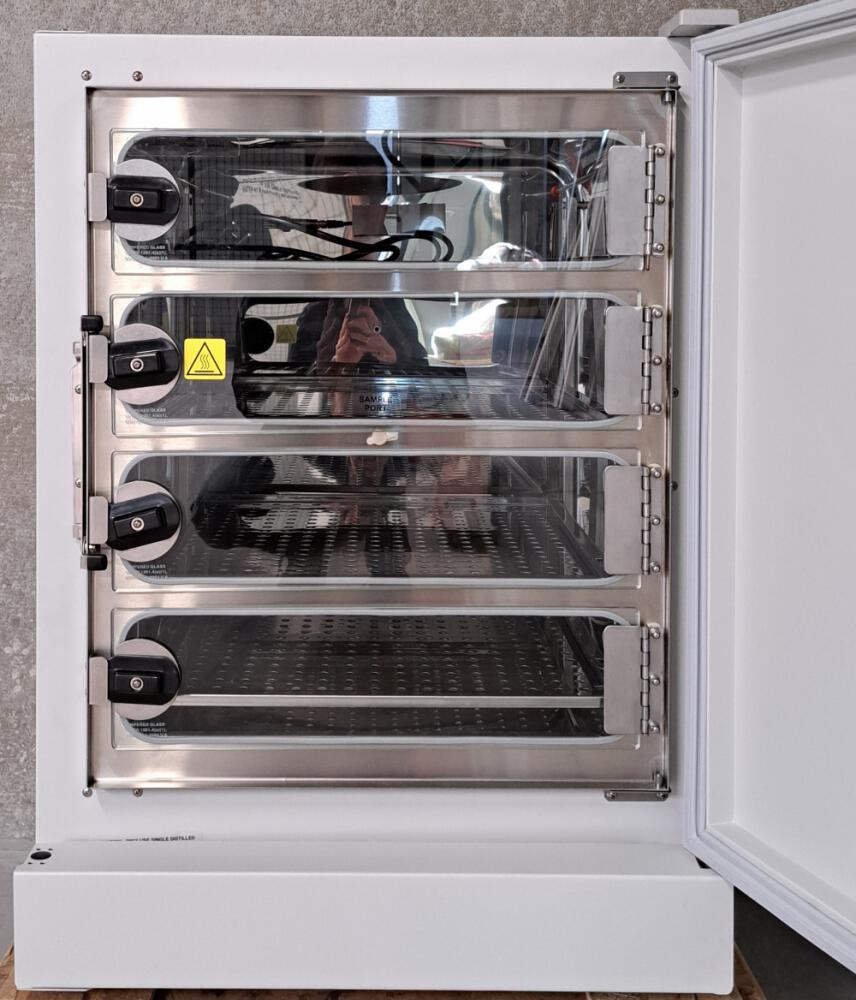 NuAire NU-5741 CO² / O² incubator met sterilisatiecyclus en RH regeling