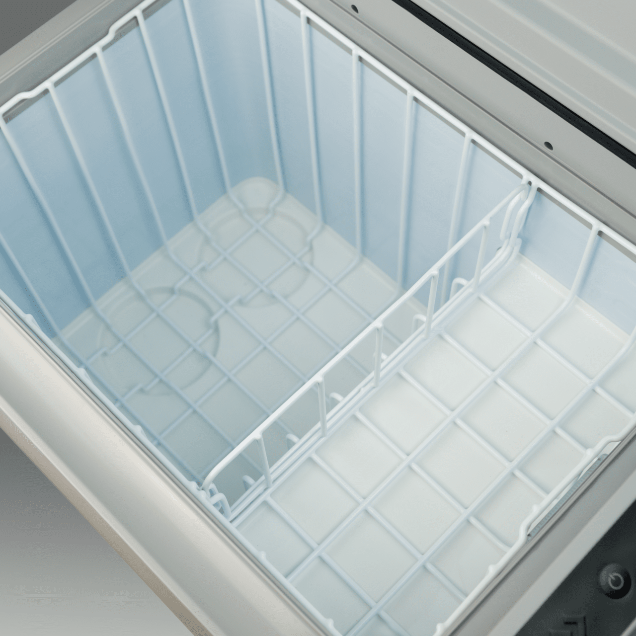 Dometic CFF 35 - Binnenruimte met draadmanden