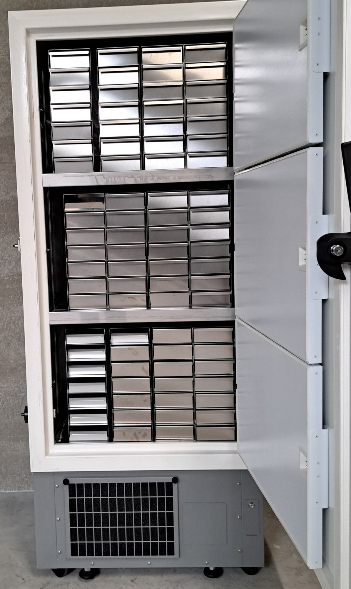 Occasion Eppendorf U535-86 -80°C vrieskast met laderekken