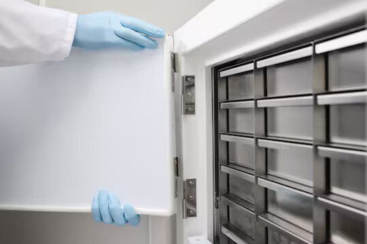 Eppendorf CryoCube F101h - Uitneembare binnendeuren (laderekken zijn optioneel)
